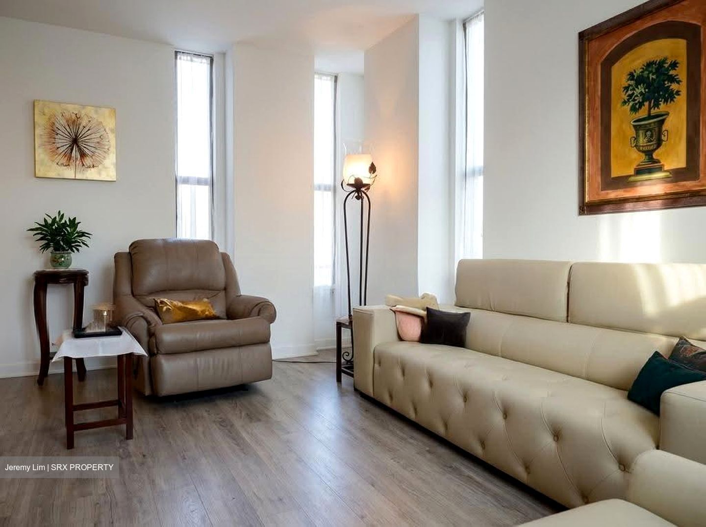 Palais Renaissance (D9), Office #632370621